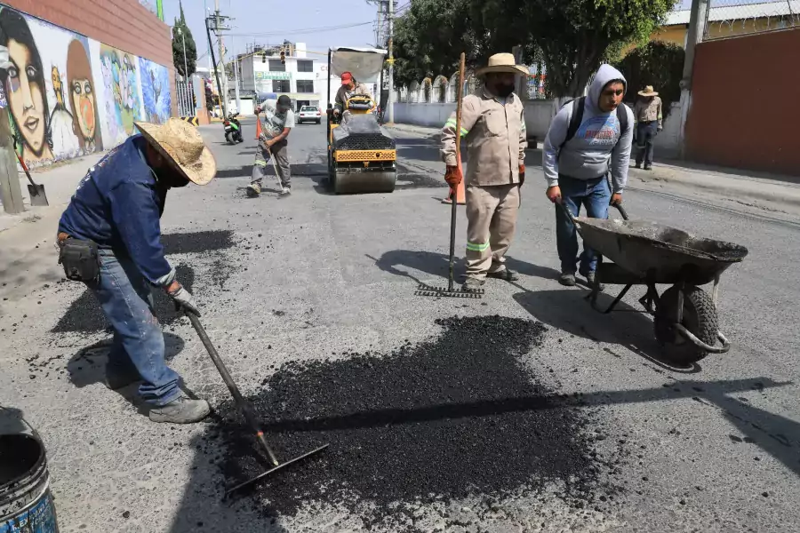 En el mantenimiento de las vialidades el personal de la jpg