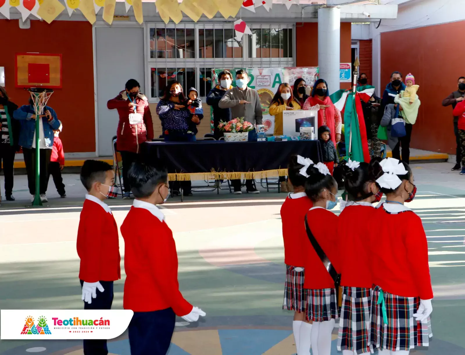 En el marco de la ceremonia de Honores a la jpg