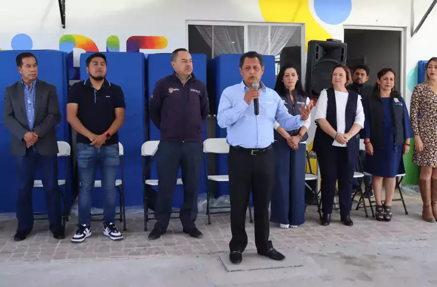 Entrega de apoyos especiales a la Unidad Basica de Rehabilitacion jpg