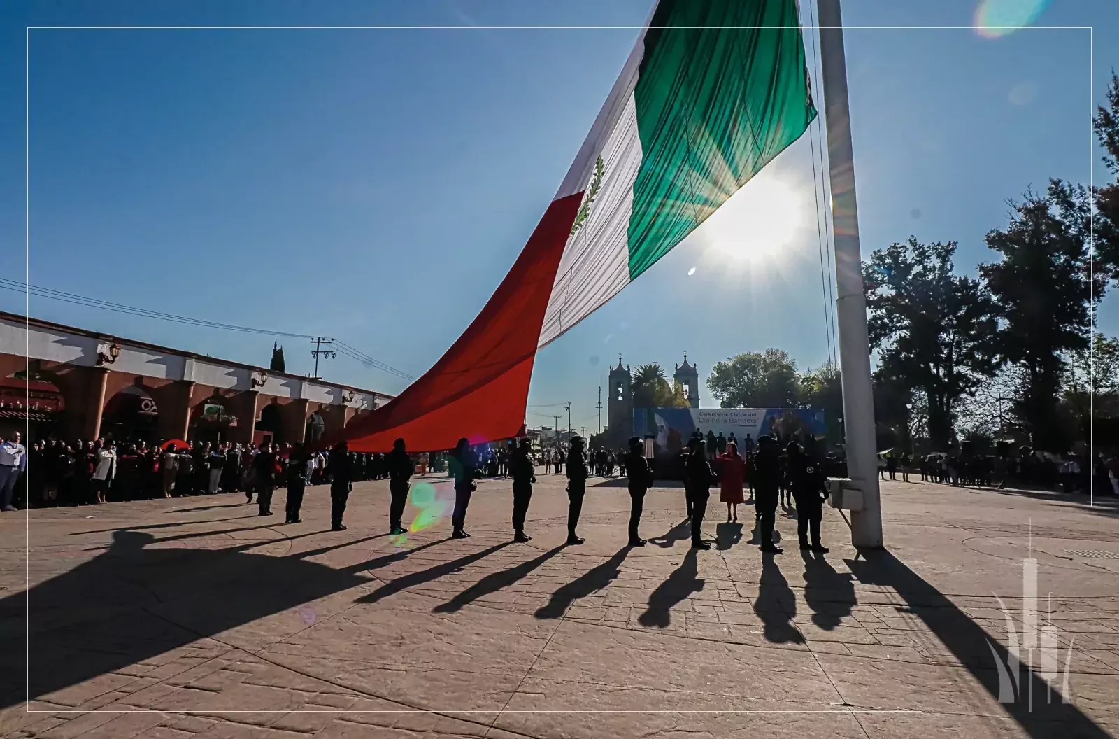 Es por ello que hoy en esta Plaza Civica los jpg