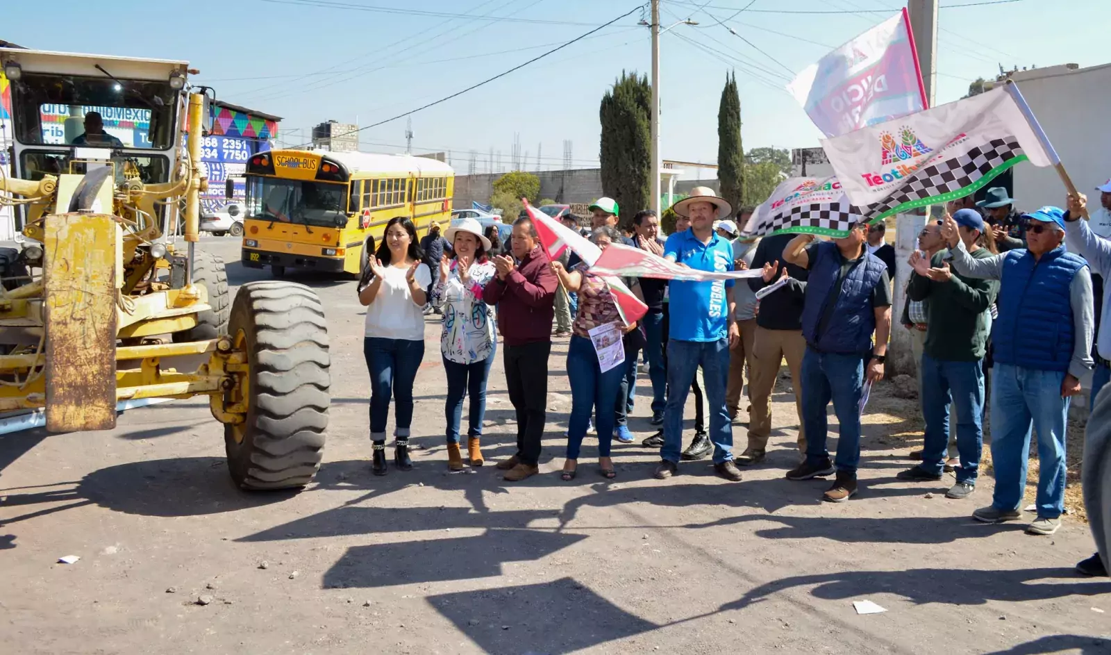 Este dia damos inicio a la obra de Pavimentacion con jpg