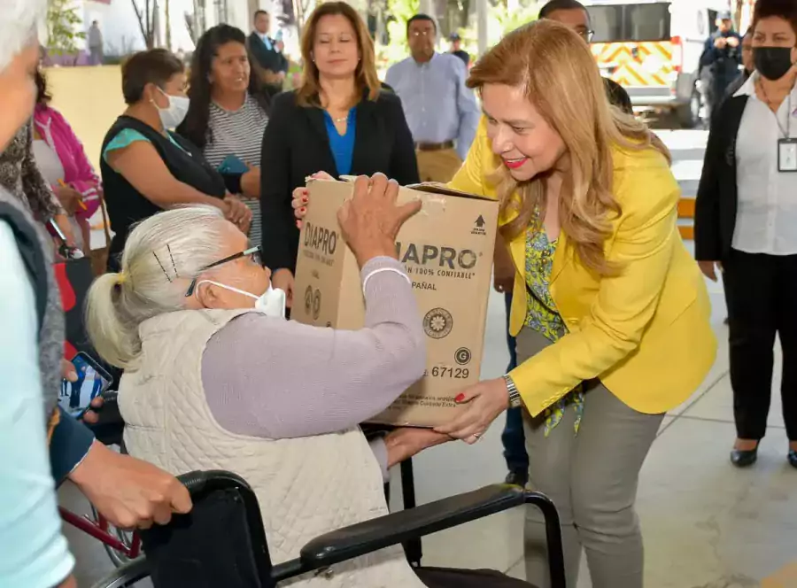 Hoy la Presidenta del Sistema DIF Municipal de AtizapandeZaragoza Patricia jpg