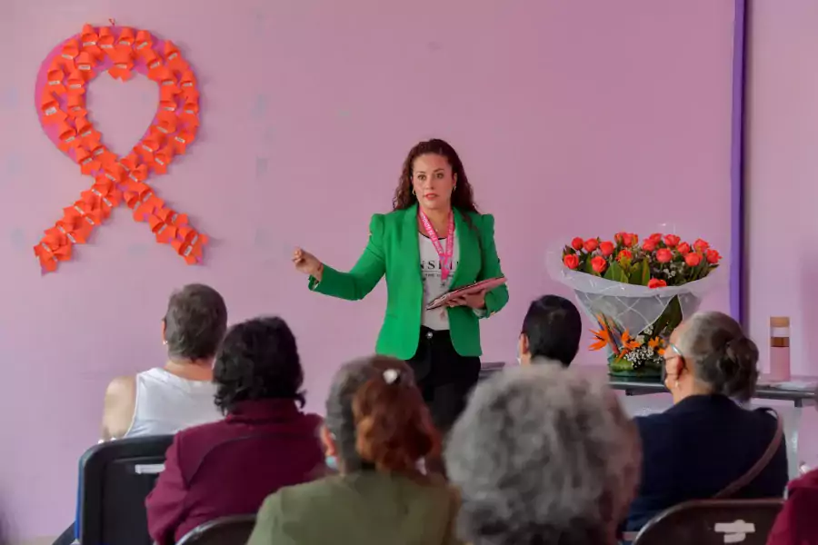 Mujeres atizapenses acudieron al taller de La tanatologia y el jpg