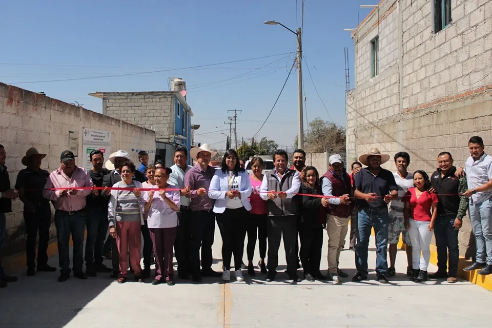 Nuestro Presidente Municipal hizo entrega de la pavimentacion con concreto jpg