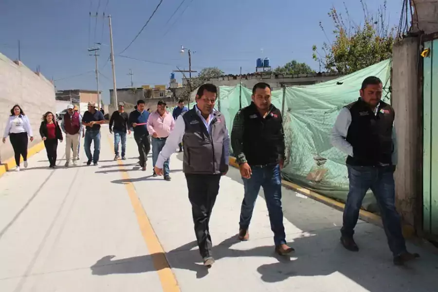 Nuestro Presidente Municipal realizo la entrega de pavimentacion con conconcreto jpg