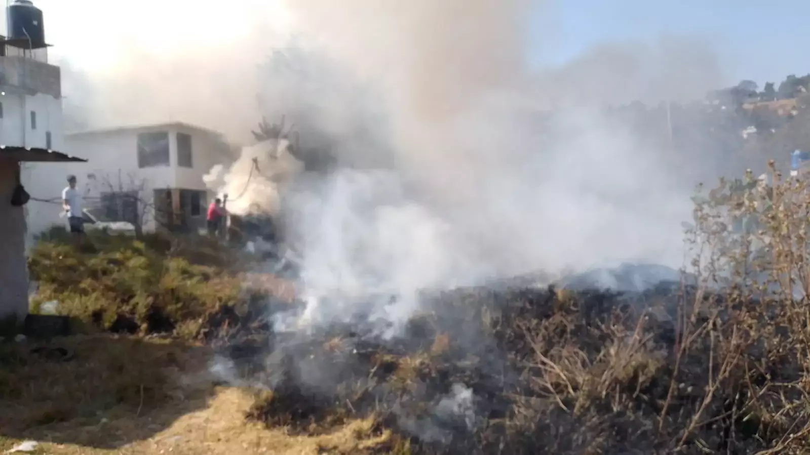 Nuestro equipo de Proteccion Civil y Bomberos acudio al llamado jpg