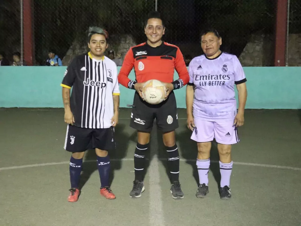 PARTIDOS INTENSOS EN EL TORNEO EMPRESARIAL FEMENIL jpg