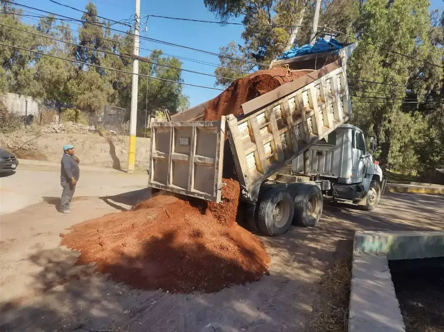 Para el mejoramiento de caminos en Purificacion proporcionamos y tendimos jpg