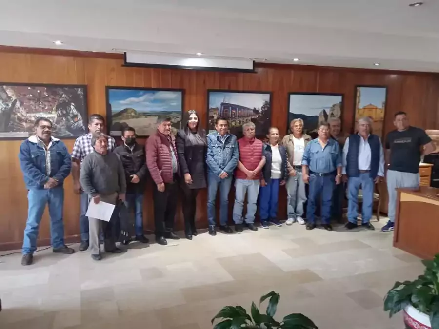 Reunion entre miembros del Ayuntamiento de Texcoco y los 7 jpg