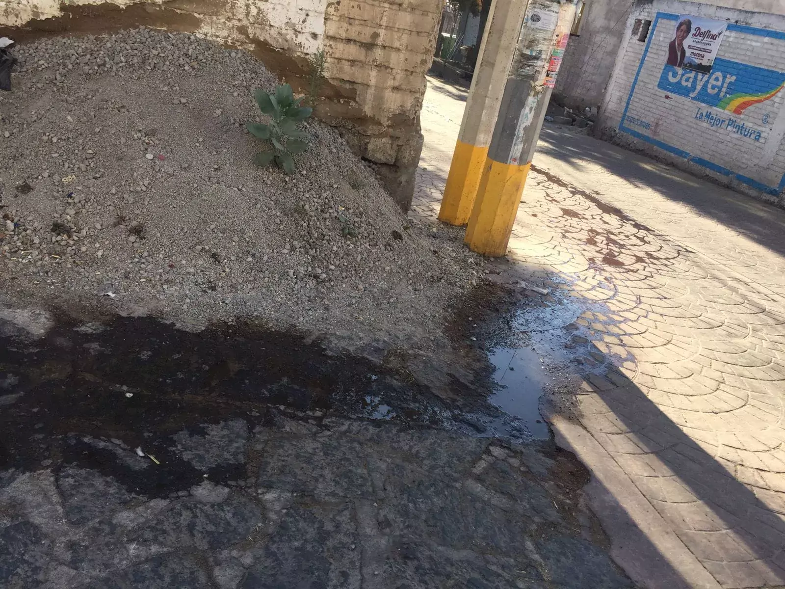 Se reporta fuga de agua potable en linea de abastecimiento jpg