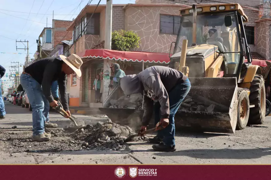 Trabajamos dia a dia por mejorar los servicios publicos dando jpg