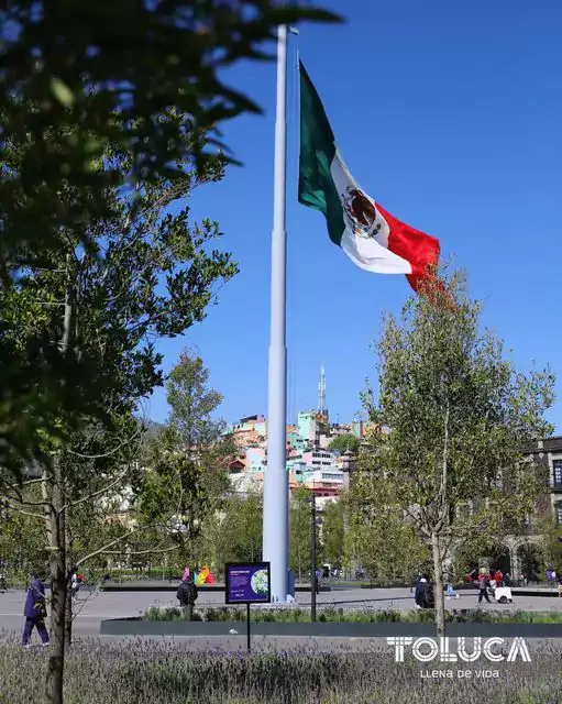 ¡Feliz DiaDeLaBandera Toluca jpg