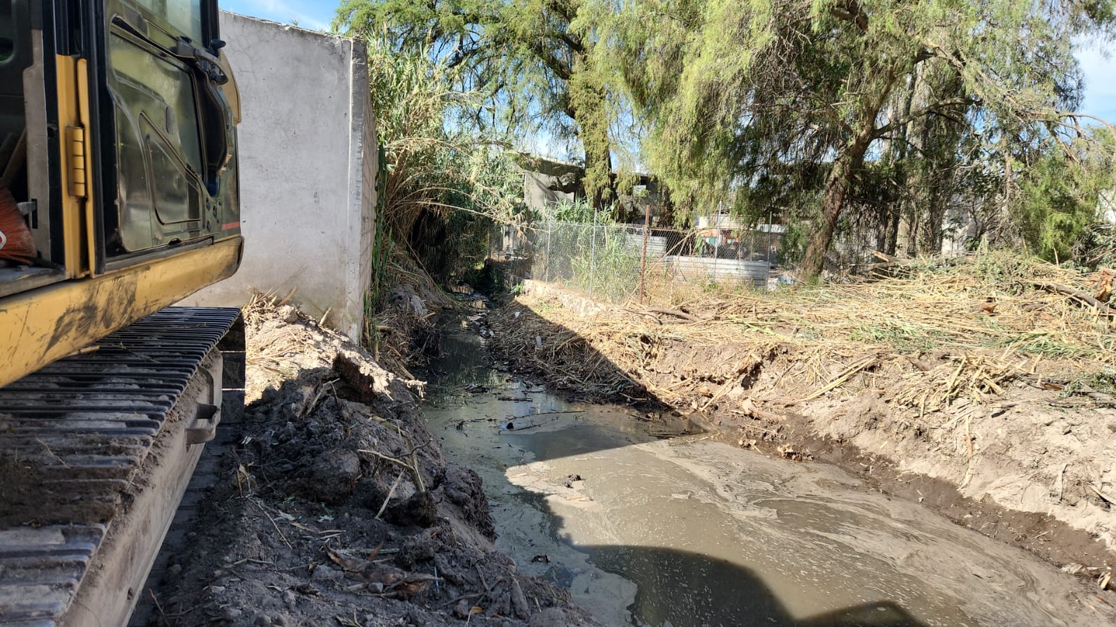 1678221965 12 Ya iniciamos los trabajos para el encofrado del Rio