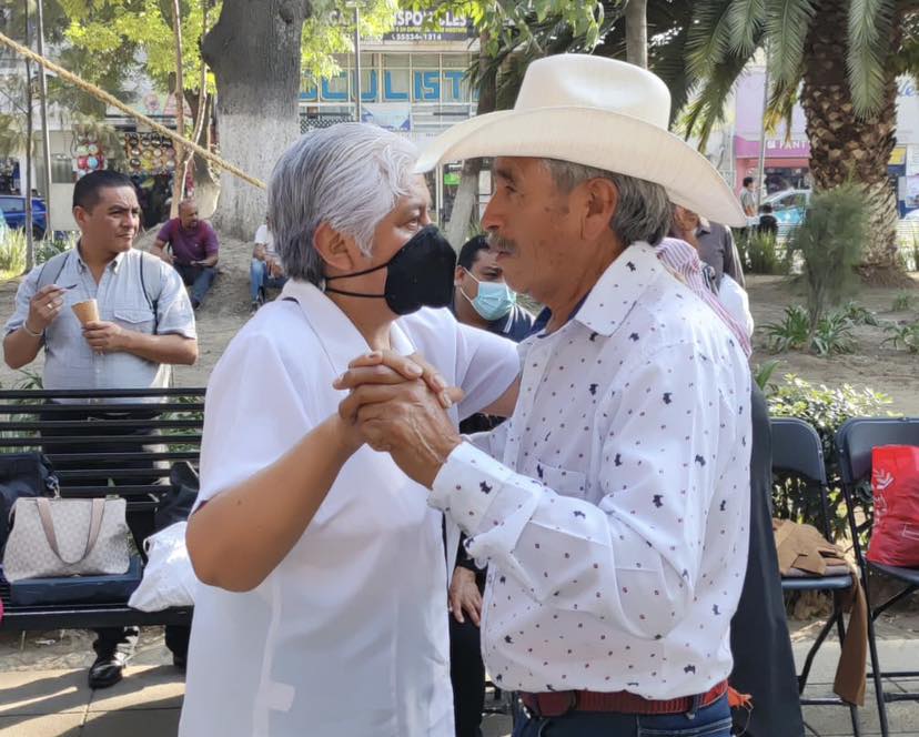 1678366657 547 Las mujeres bailan y sonrien al ritmo de la Banda