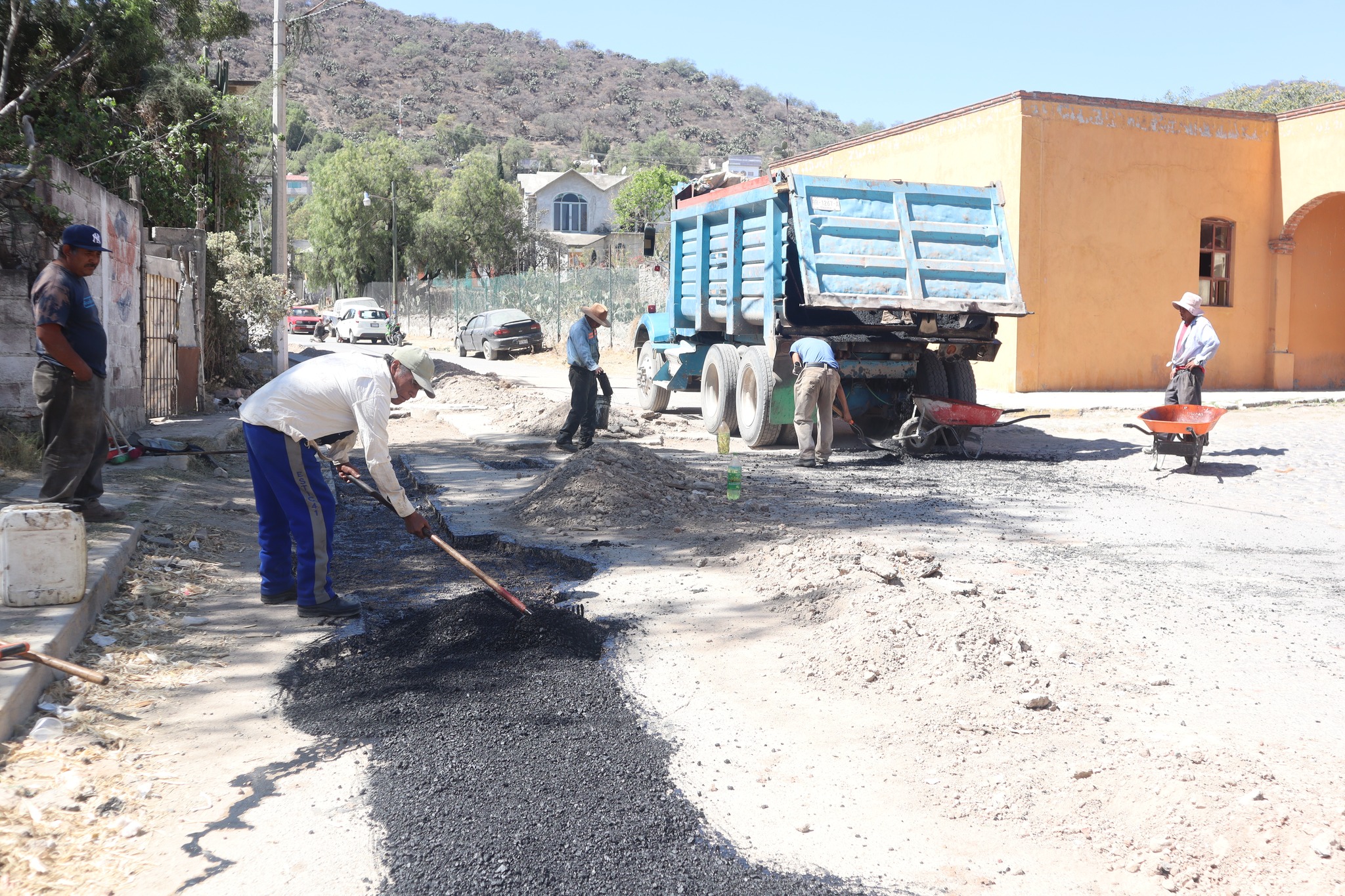 1678367941 783 Por segundo dia consecutivo estamos realizando trabajos de bacheo en