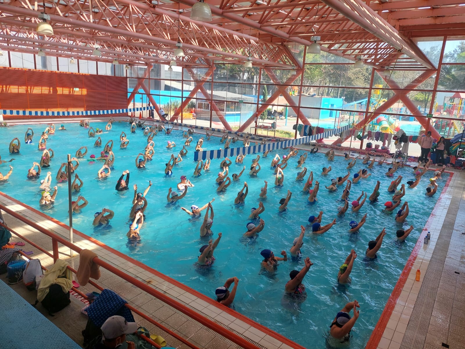 1678377449 700 Al ritmo de una clase de Hidrofitness el DeportivoZaragoza conmemoro