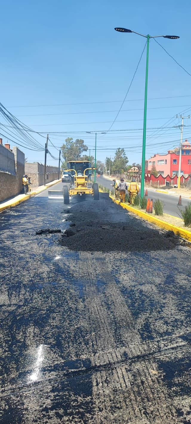 1678389293 Se estan llevando a cabo trabajos de renivelacion en el