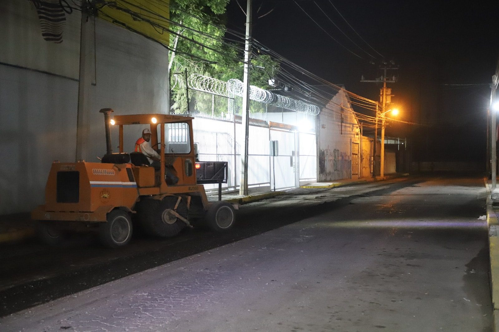 1678631674 460 Continuamos avanzando en los trabajos de repavimentacion de la calle