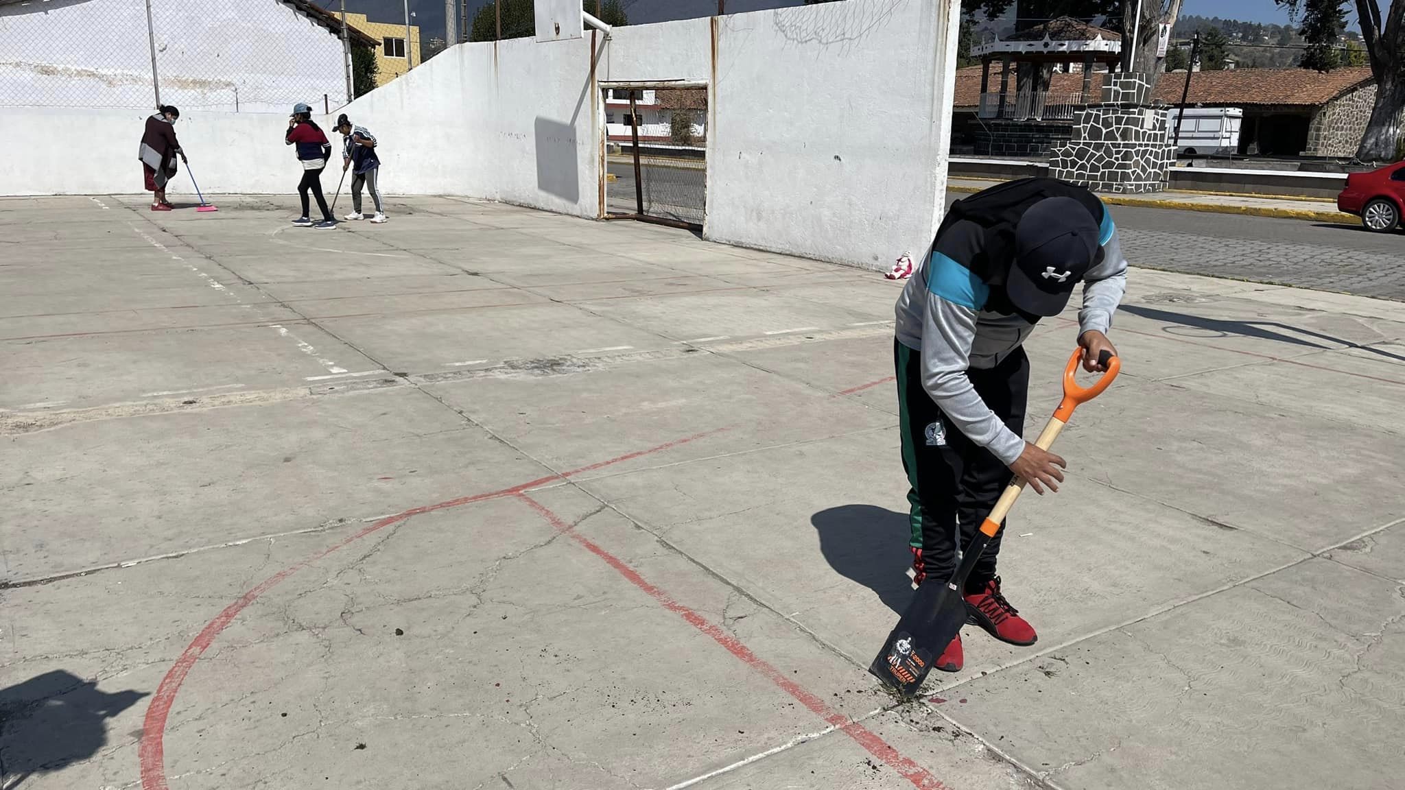 1678886306 578 Estamos dando mantenimiento a los espacios deportivos del Municipio para