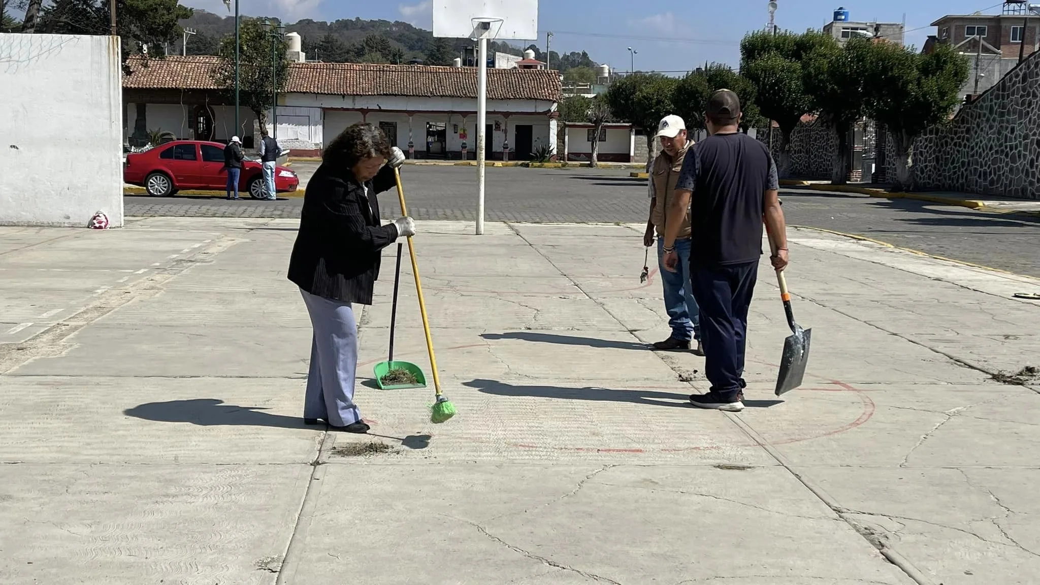 1678886328 Estamos dando mantenimiento a los espacios deportivos del Municipio para jpg