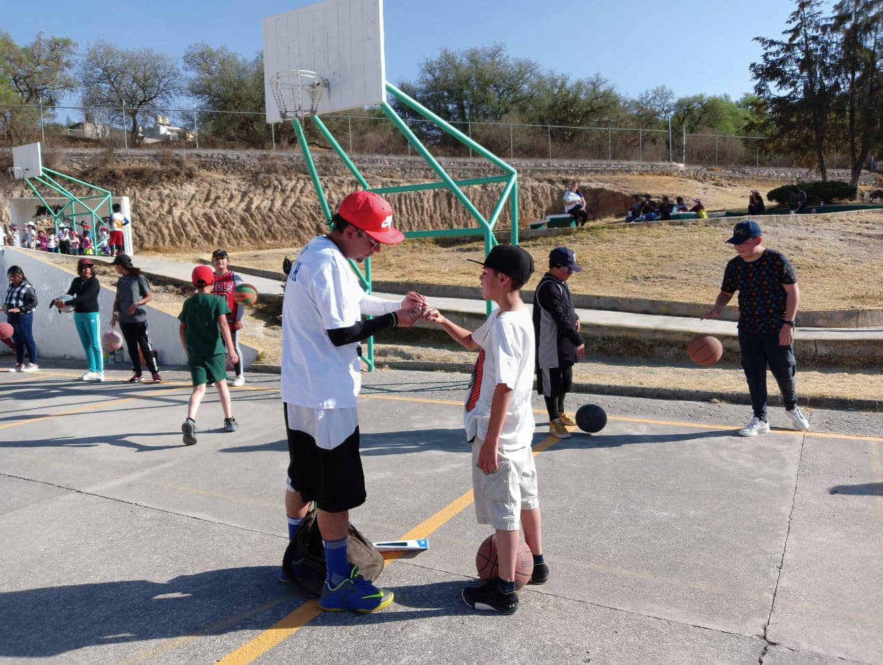 1678887328 63 ¡Activate en las Escuelas de Iniciacion Deportiva Practica futbol basquetbol