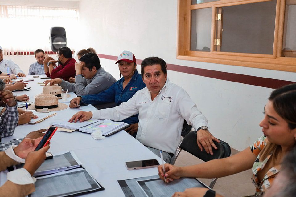 1678978644 435 Miembros de distintas areas del Ayuntamiento de Texcoco sostuvieron una