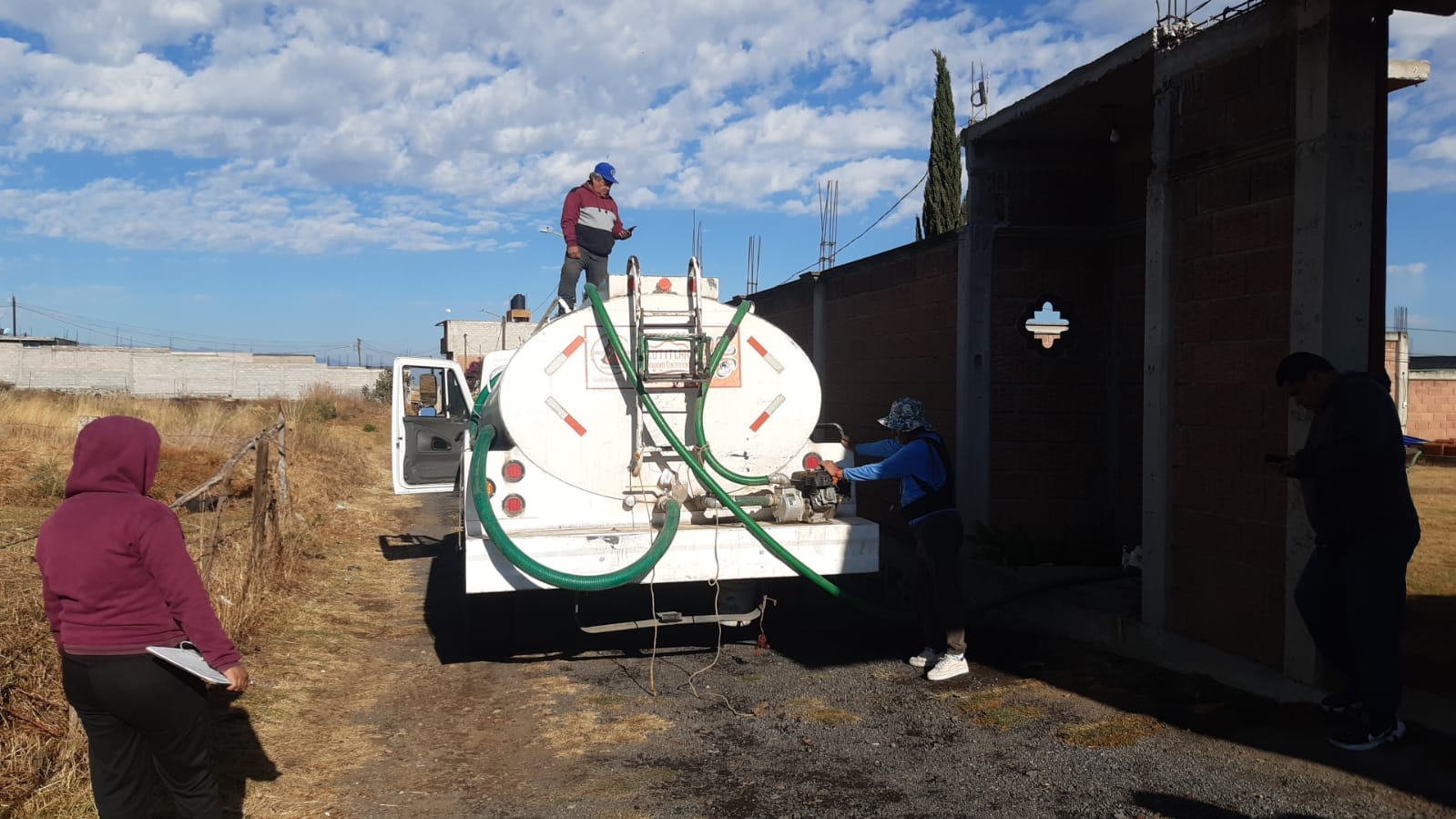 1678980806 352 El Profr Felix Guzman la Direccion de Agua Proteccion Civil