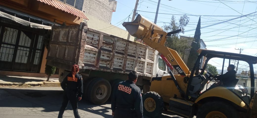 1679000418 551 Miembros del Ayuntamiento de Texcoco realizan el retiro de llantas