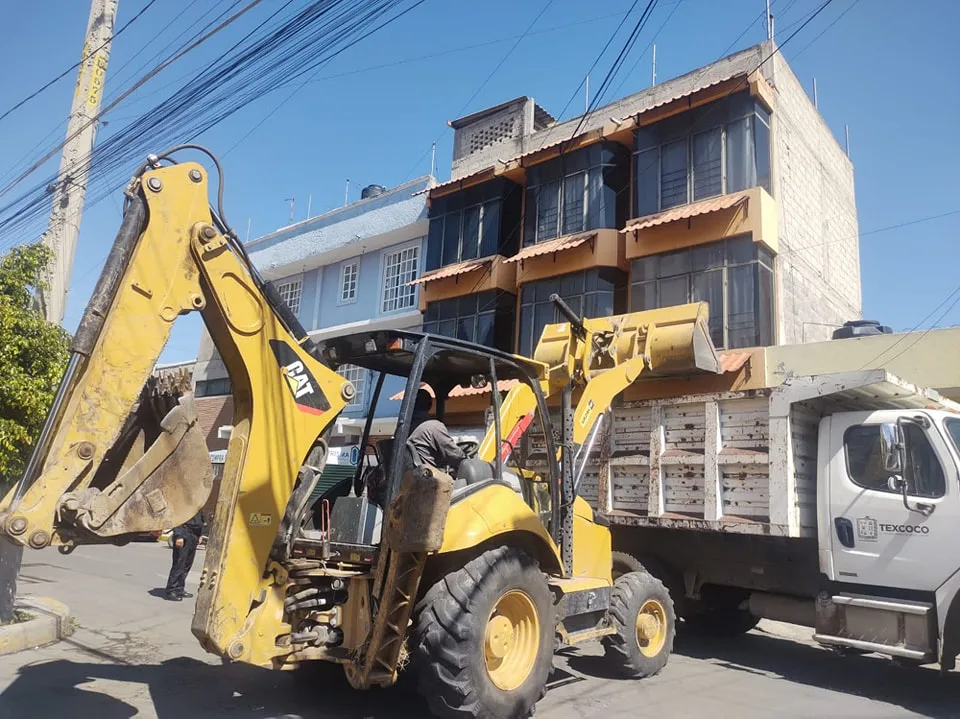 1679000436 Miembros del Ayuntamiento de Texcoco realizan el retiro de llantas jpg