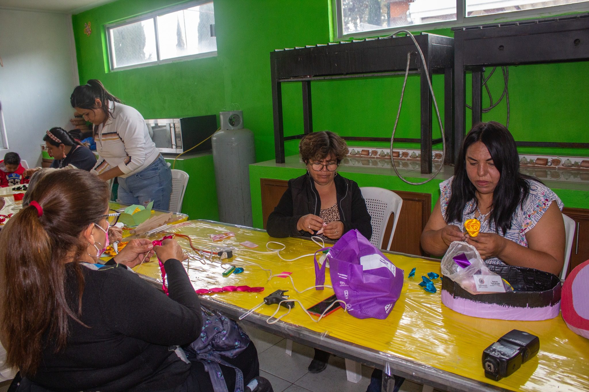 1679003602 60 Felicitamos a las alumnas que concluyeron el curso de Flores