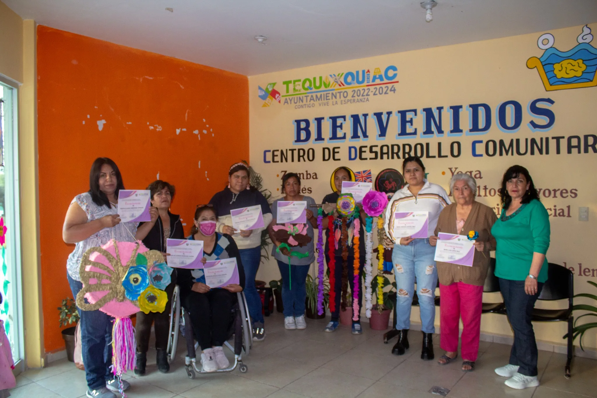 1679003625 Felicitamos a las alumnas que concluyeron el curso de Flores jpg