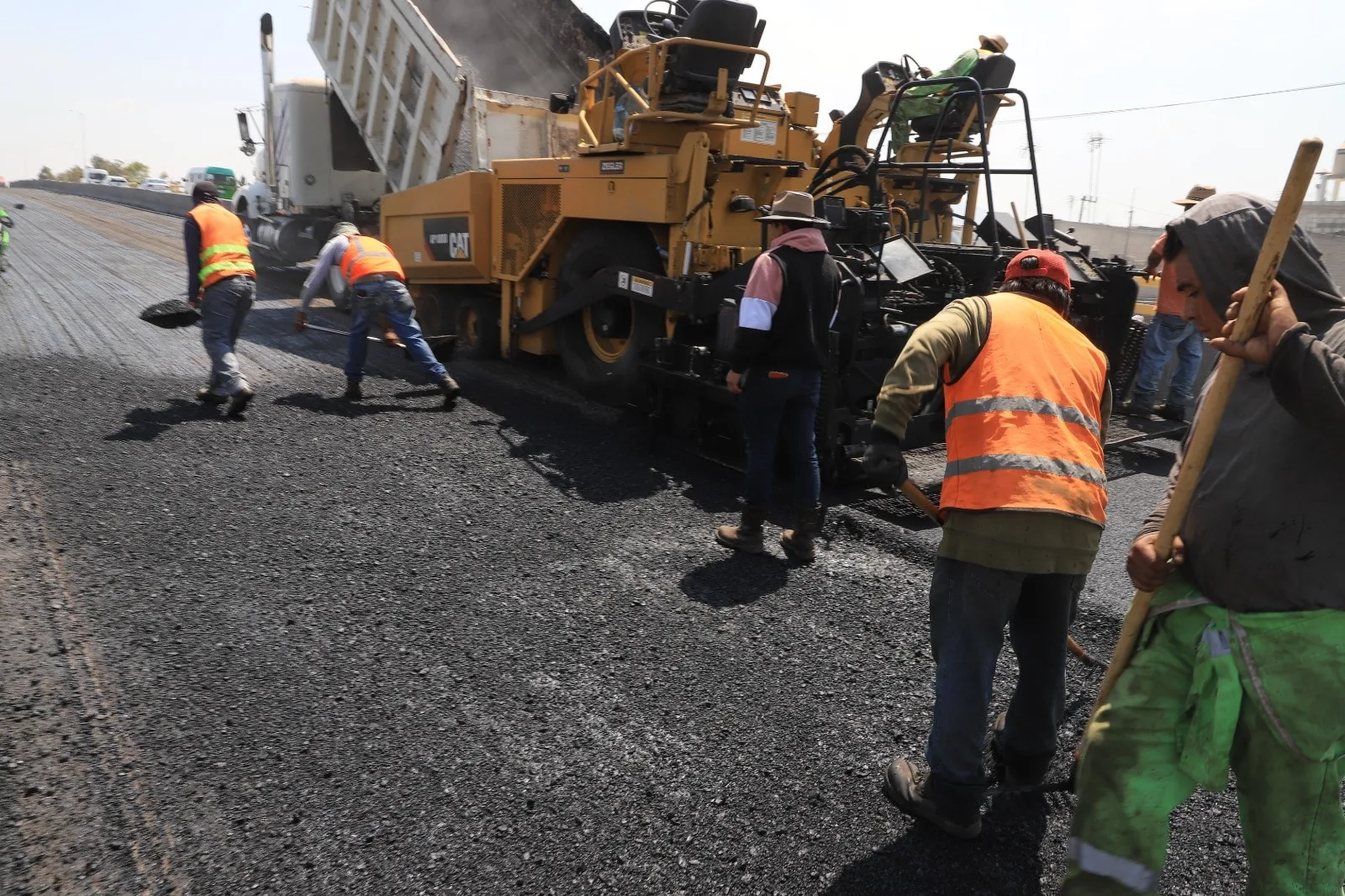 1679085986 Continuamos con la repavimentacion del puente madero en su segundo jpg