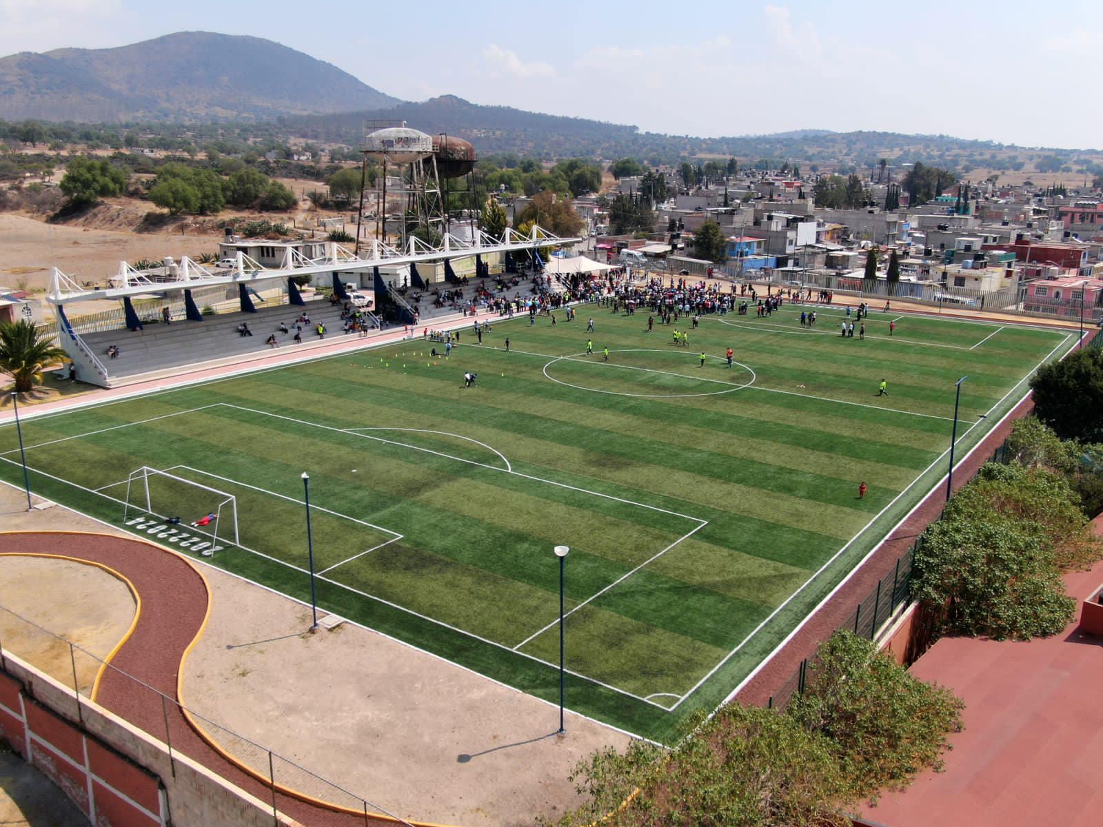 1679181379 420 Los labores de rehabilitacion del campo de futbol de