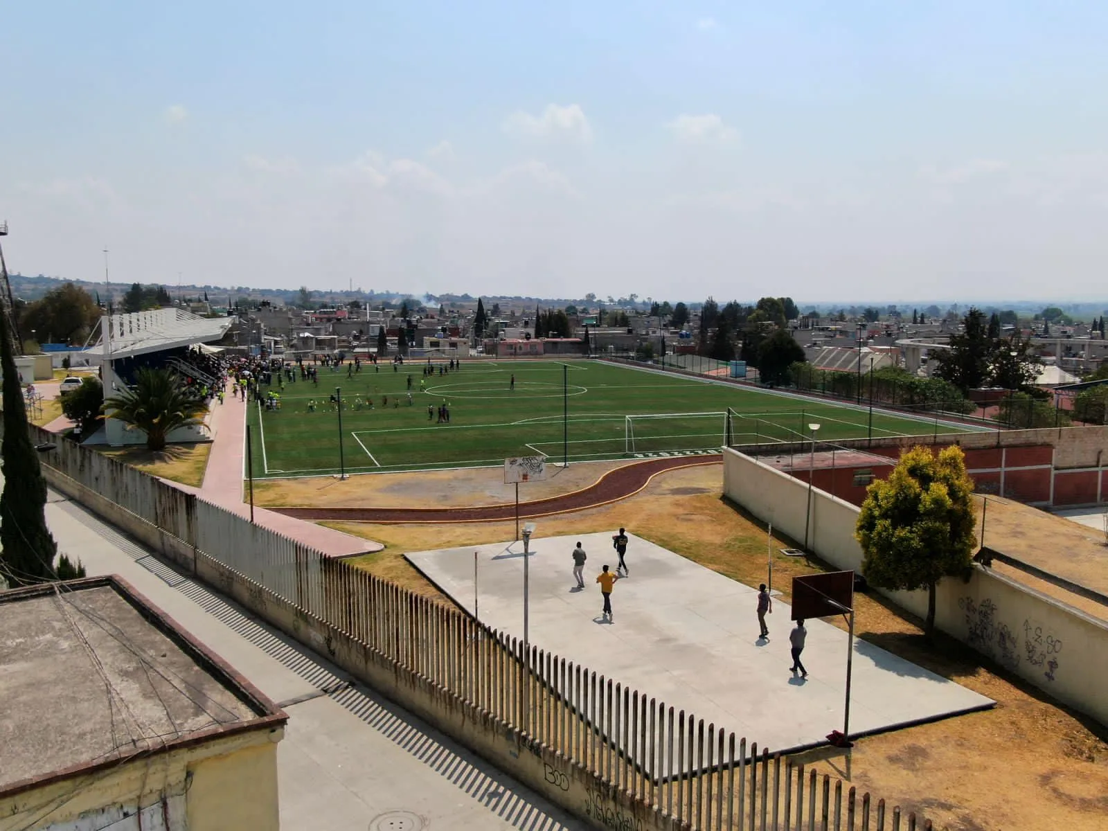 1679181489 Los labores de rehabilitacion del campo de futbol de Ex jpg