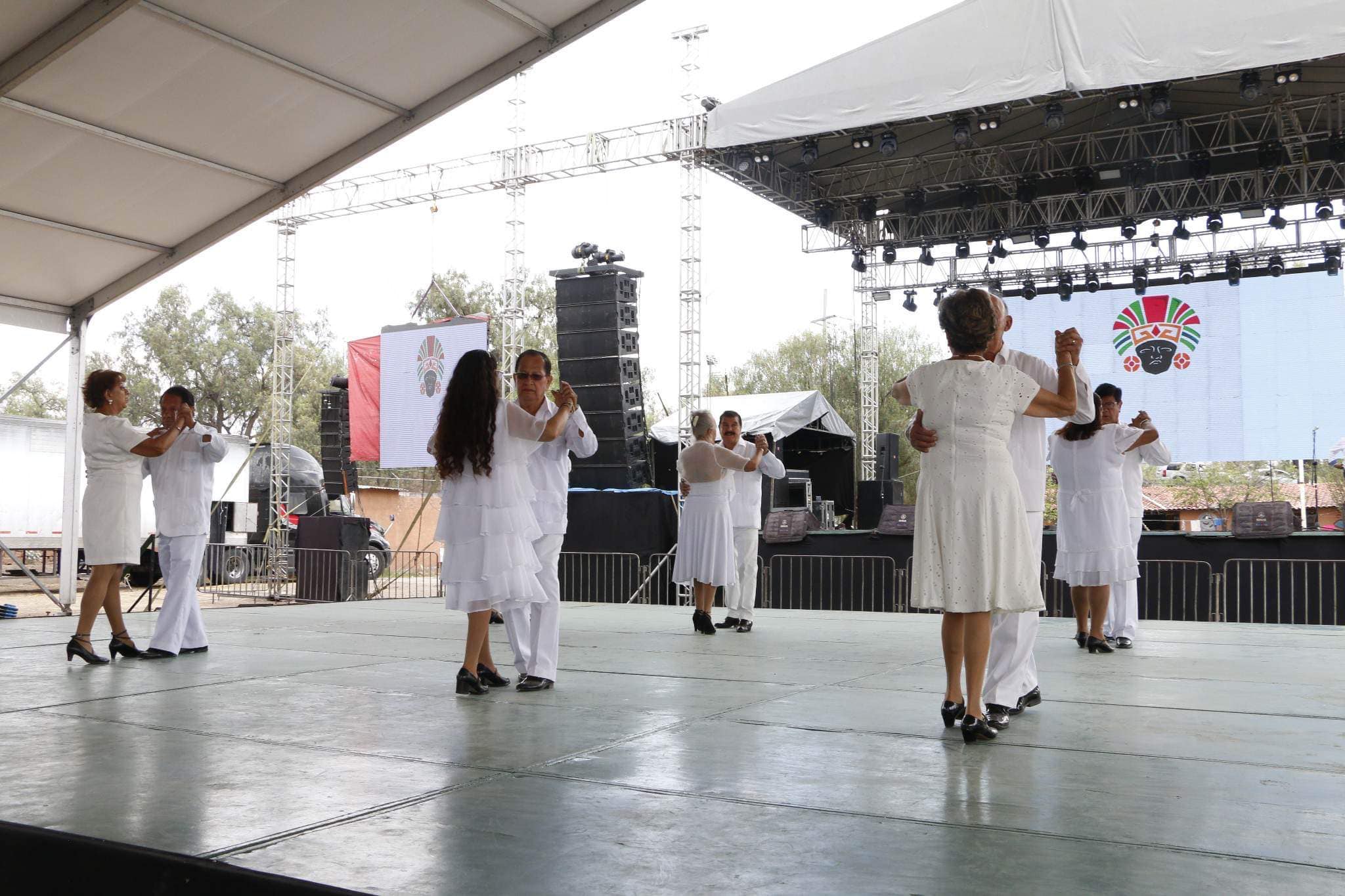 1679268020 215 Gracias al grupo de danzon Azucar por su excelente actuacion