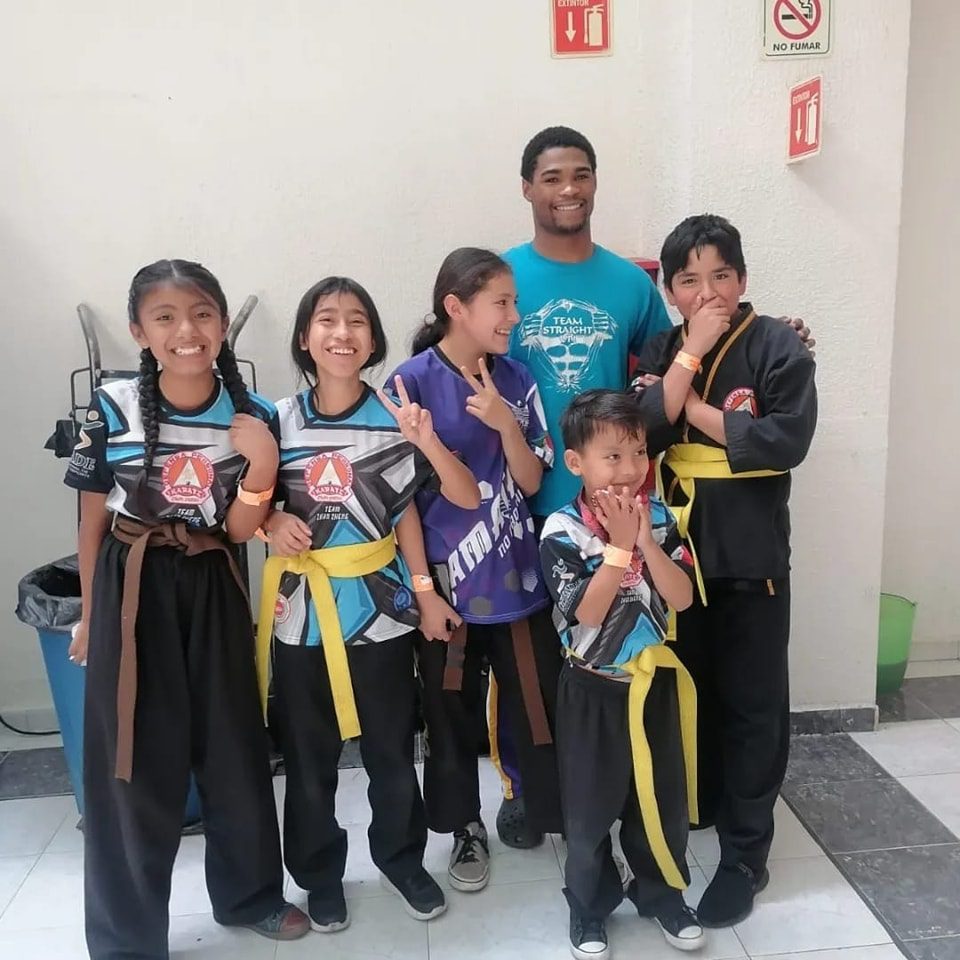 1679333243 264 Felicitamos al Profesor y alumnos de Karate del Centro de