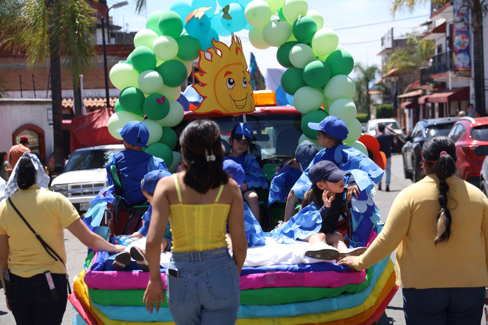 1679433321 802 ¡Que viva la primavera Esta manana se realizo un desfile