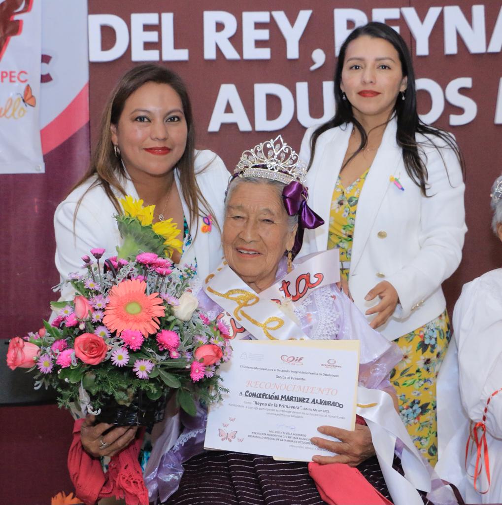 1679442619 66 Felicidades a los adultos mayores coronados como Rey y Reina