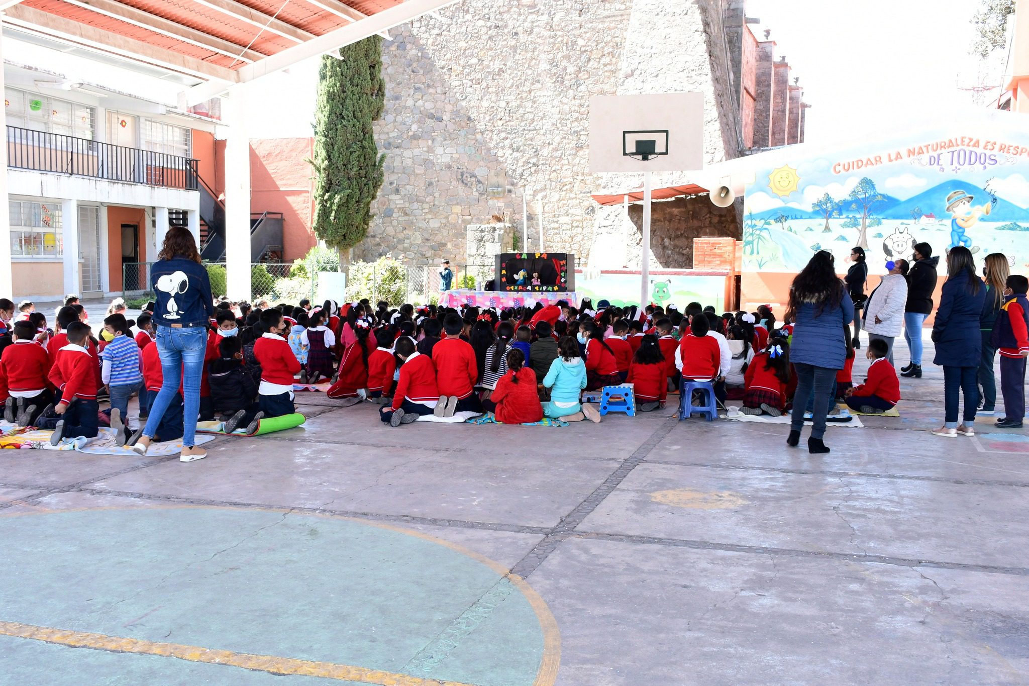 1679526992 307 En primaria Benito Juarez de Jilotzingo se presentan teatro guinol