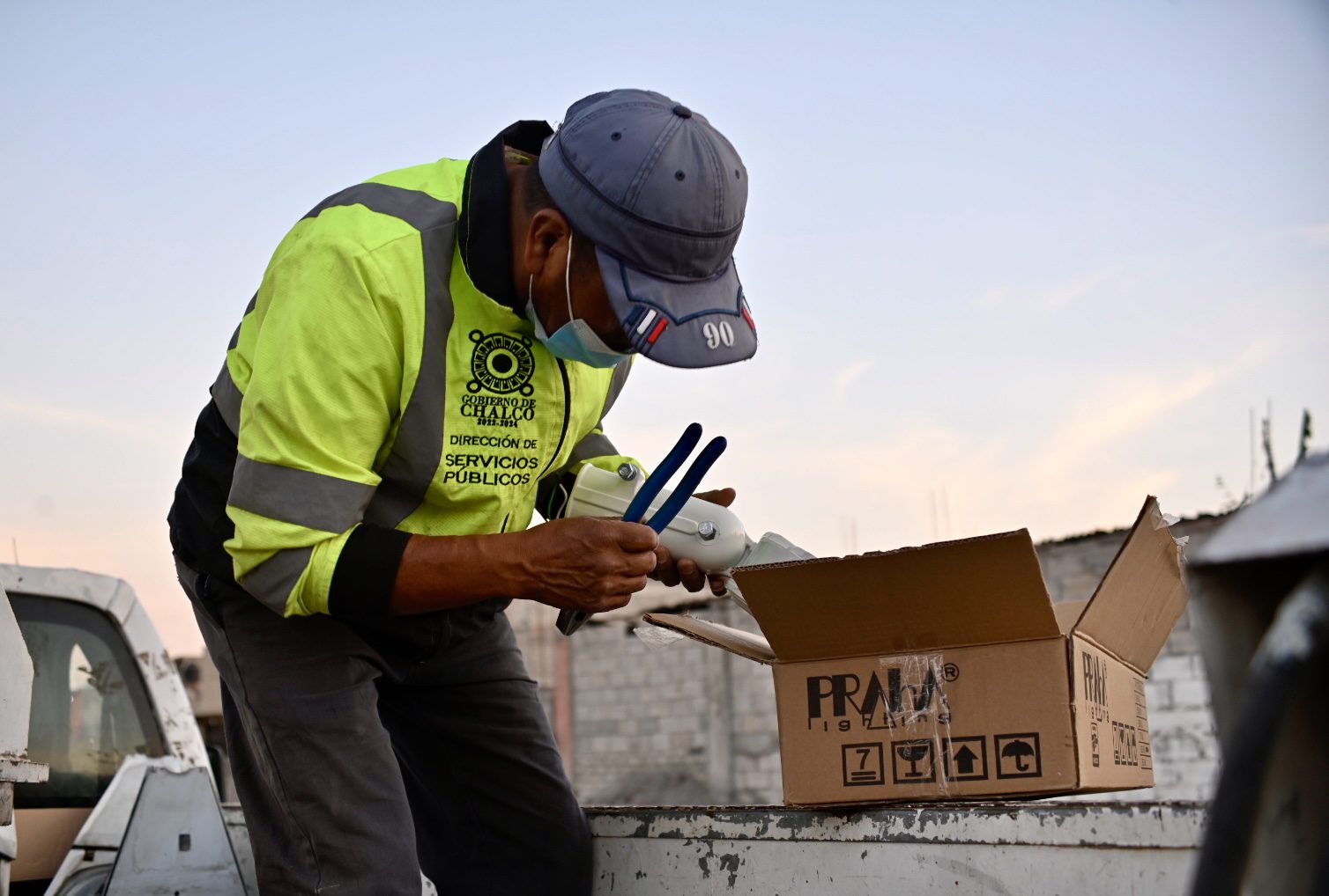 1679528540 923 Hacemos senderos mas seguros iluminando las vialidades de las comunidades