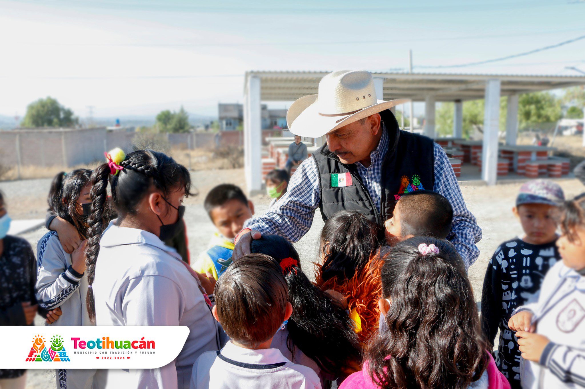 1679573308 678 Banderazo de inicio a la obra Construccion de aula escolar