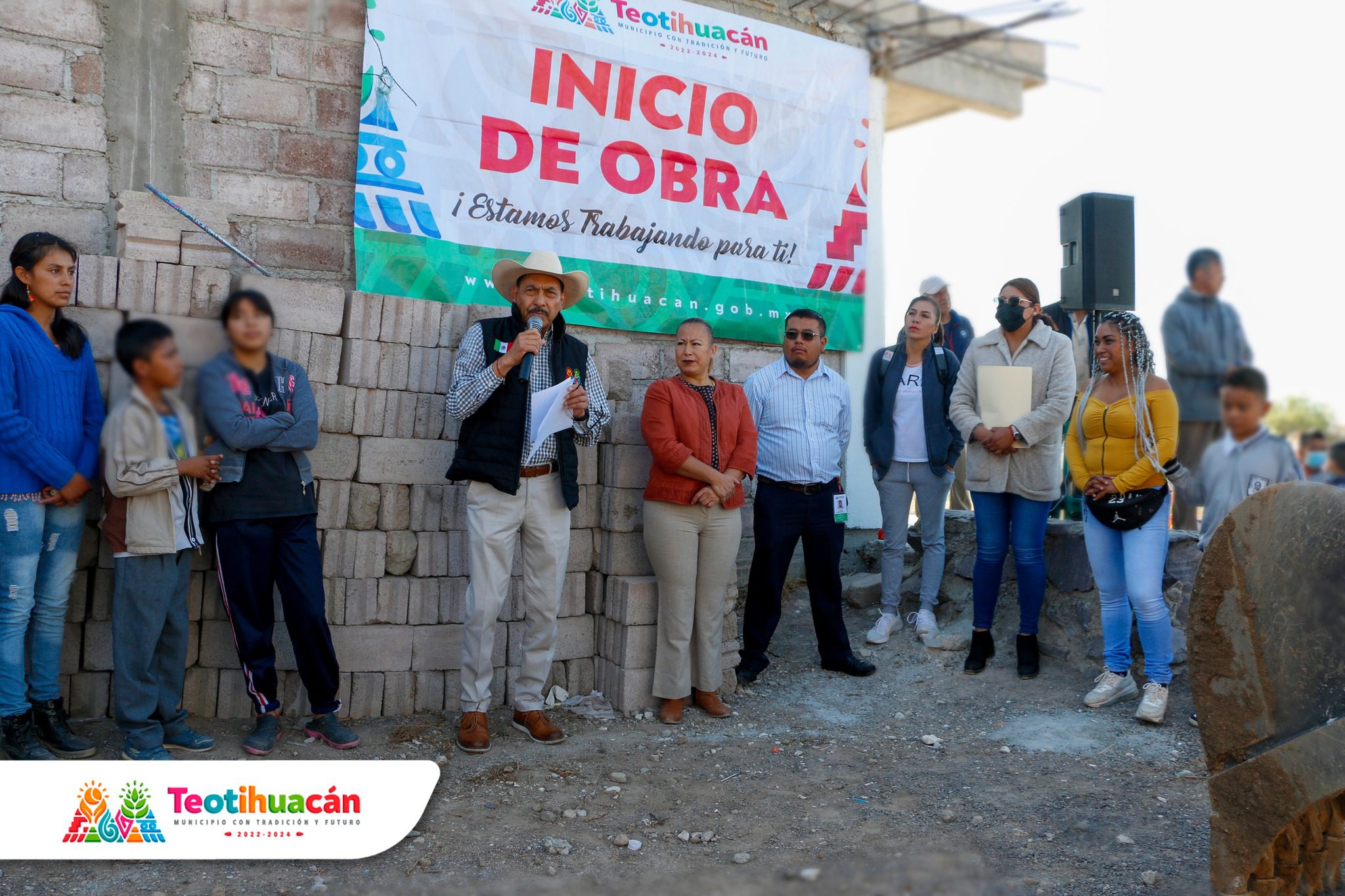 1679573313 714 Banderazo de inicio a la obra Construccion de aula escolar