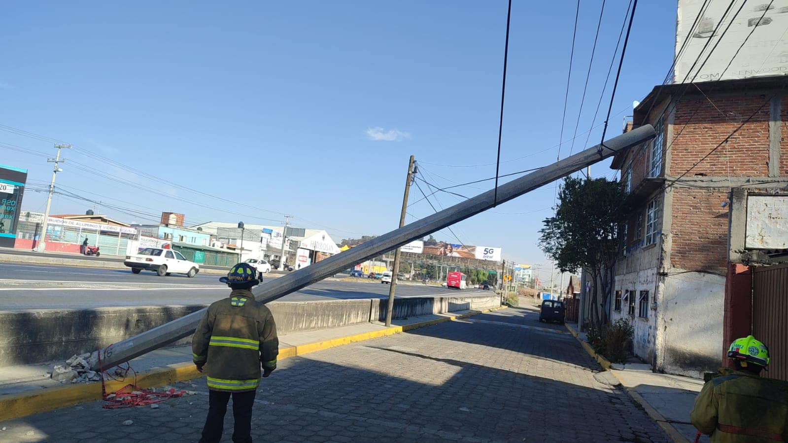 1679592375 658 El martes por la manana un automovil se impacto contra