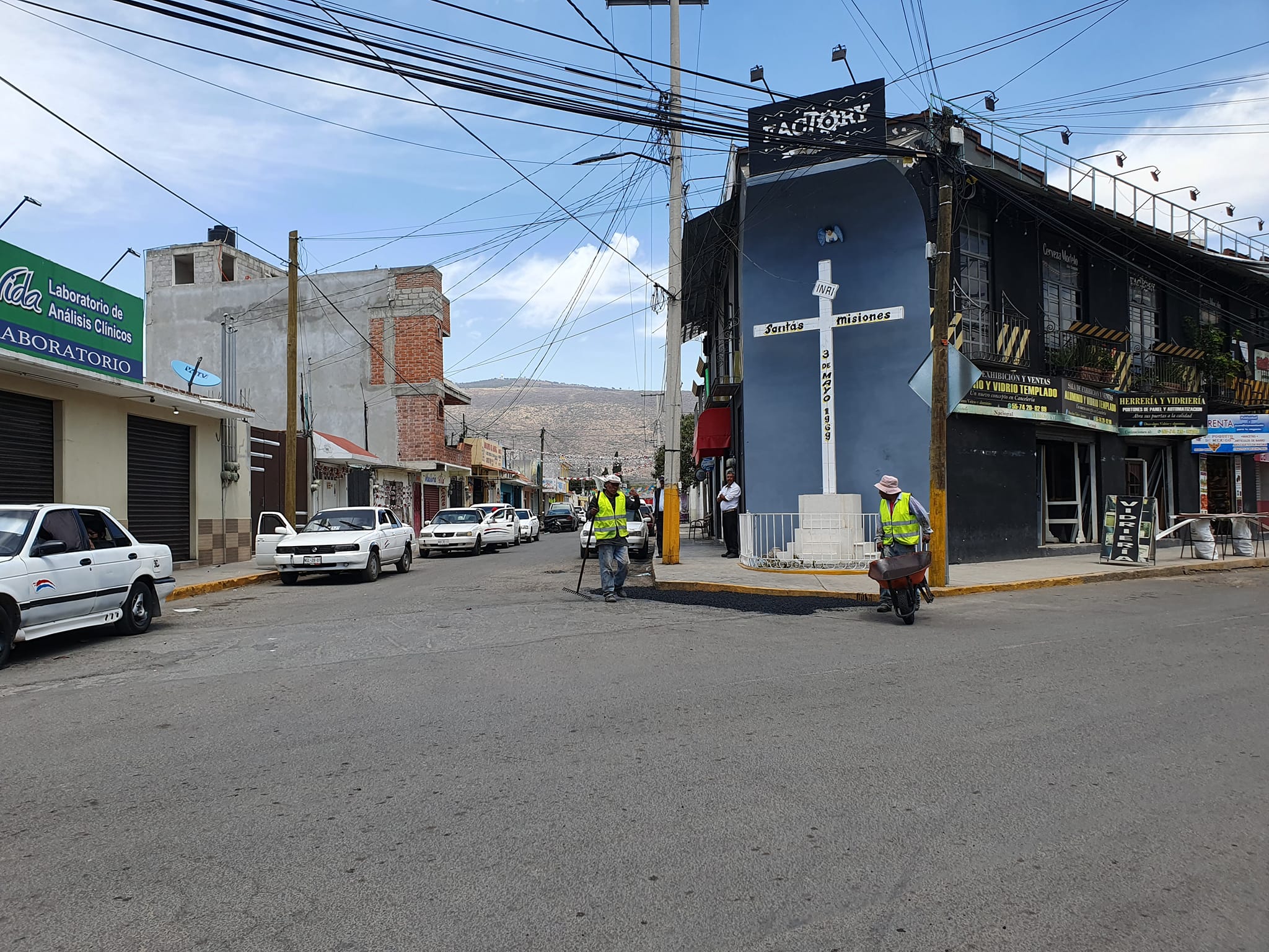 1679666355 95 El equipo de ObrasPublicas esta realizando labores de bacheo en