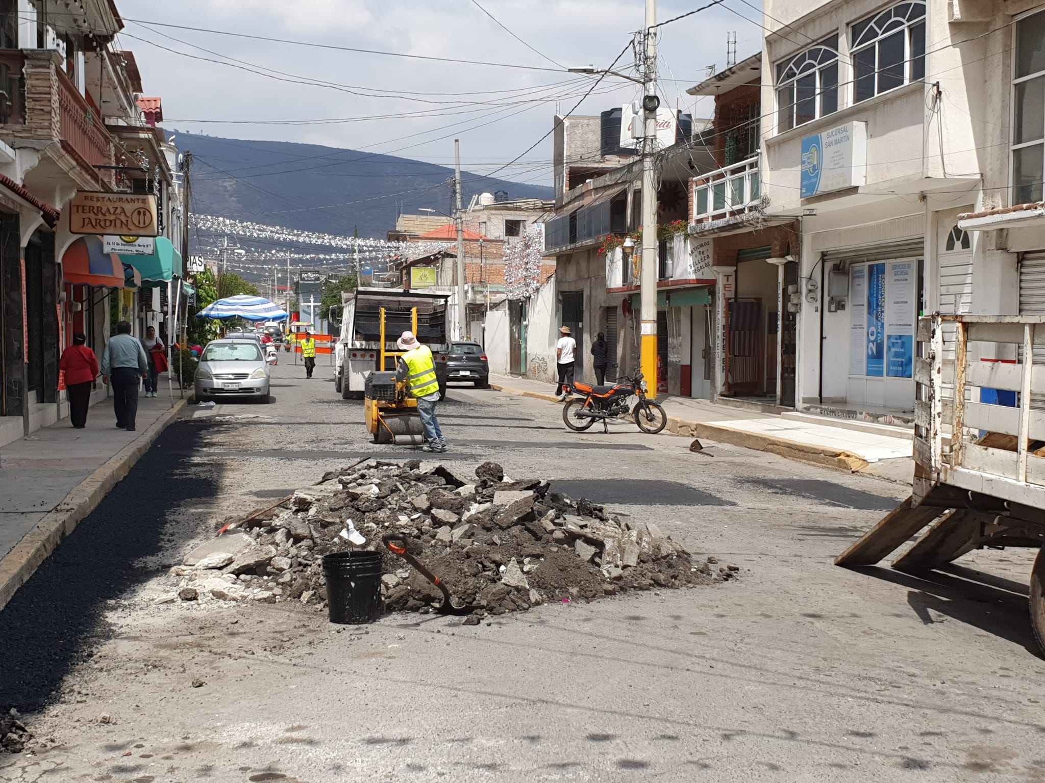 1679666368 968 El equipo de ObrasPublicas esta realizando labores de bacheo en