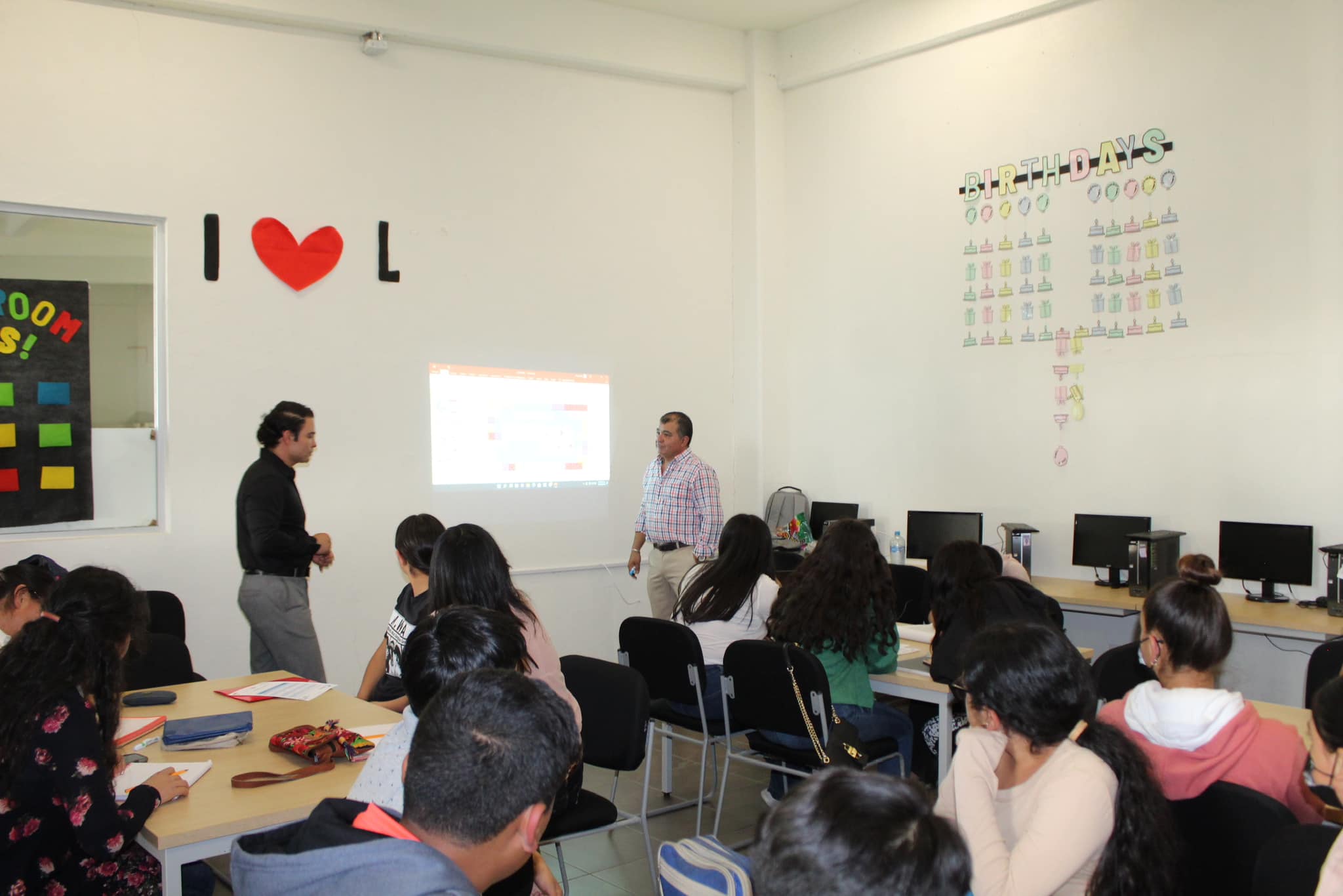 1679671280 211 El dia de hoy nuestros jovenes beneficiados con la BecaCambridge