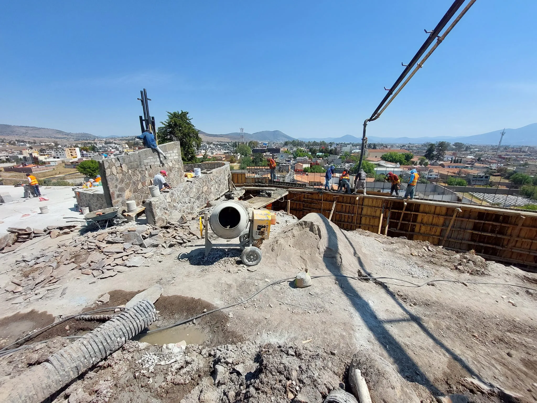 1679692878 Seguimos trabajando en la construccion del Mirador de Calvario Buenavista jpg