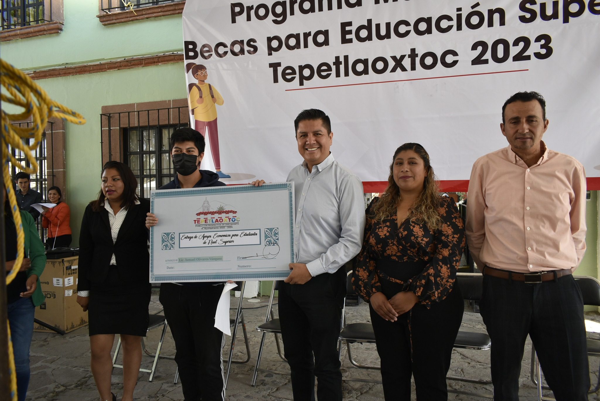 1679787506 130 ¡Entrega de Becas