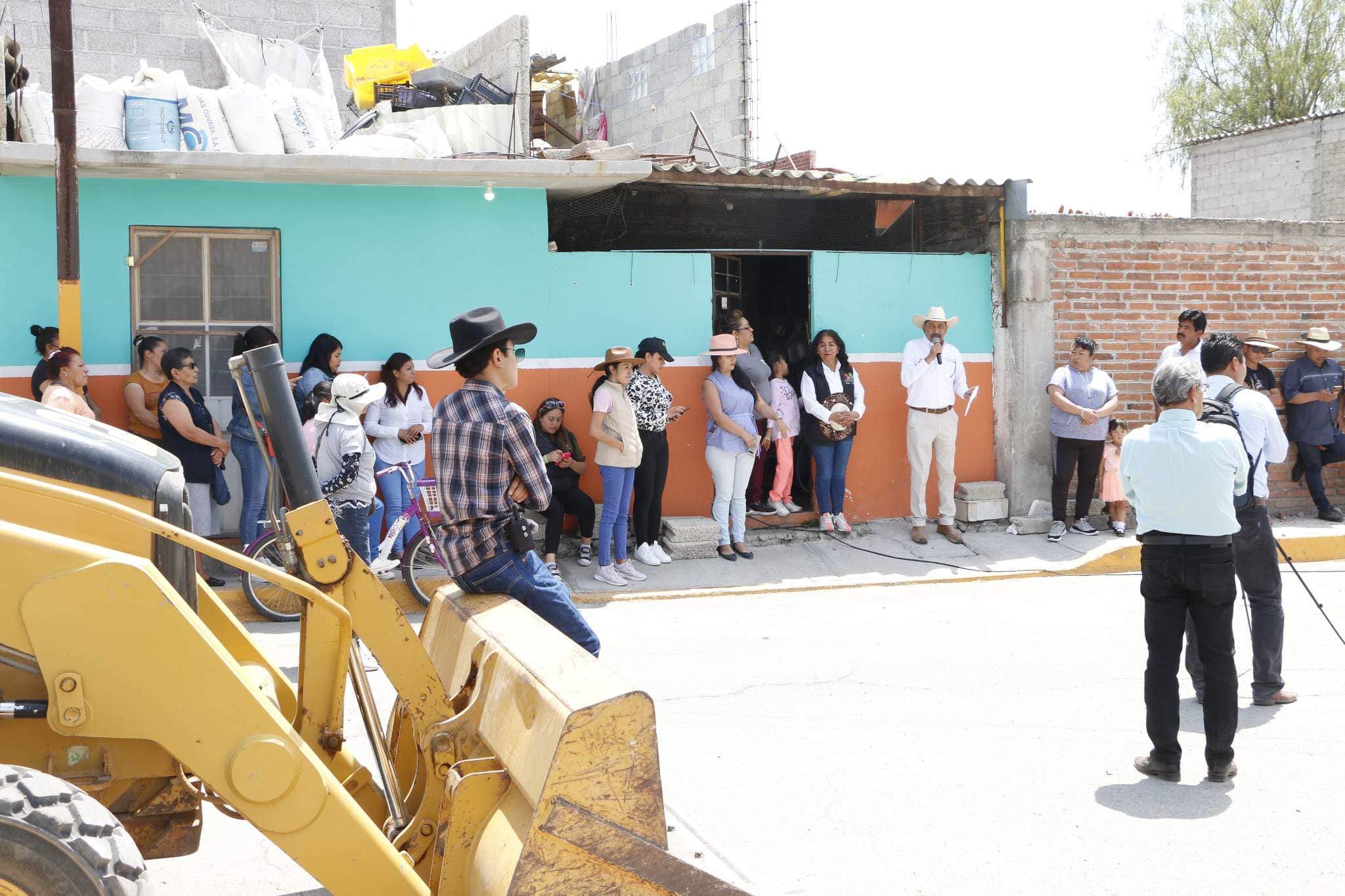 1679859439 967 Banderazo de inicio a la obra de Introduccion de drenaje