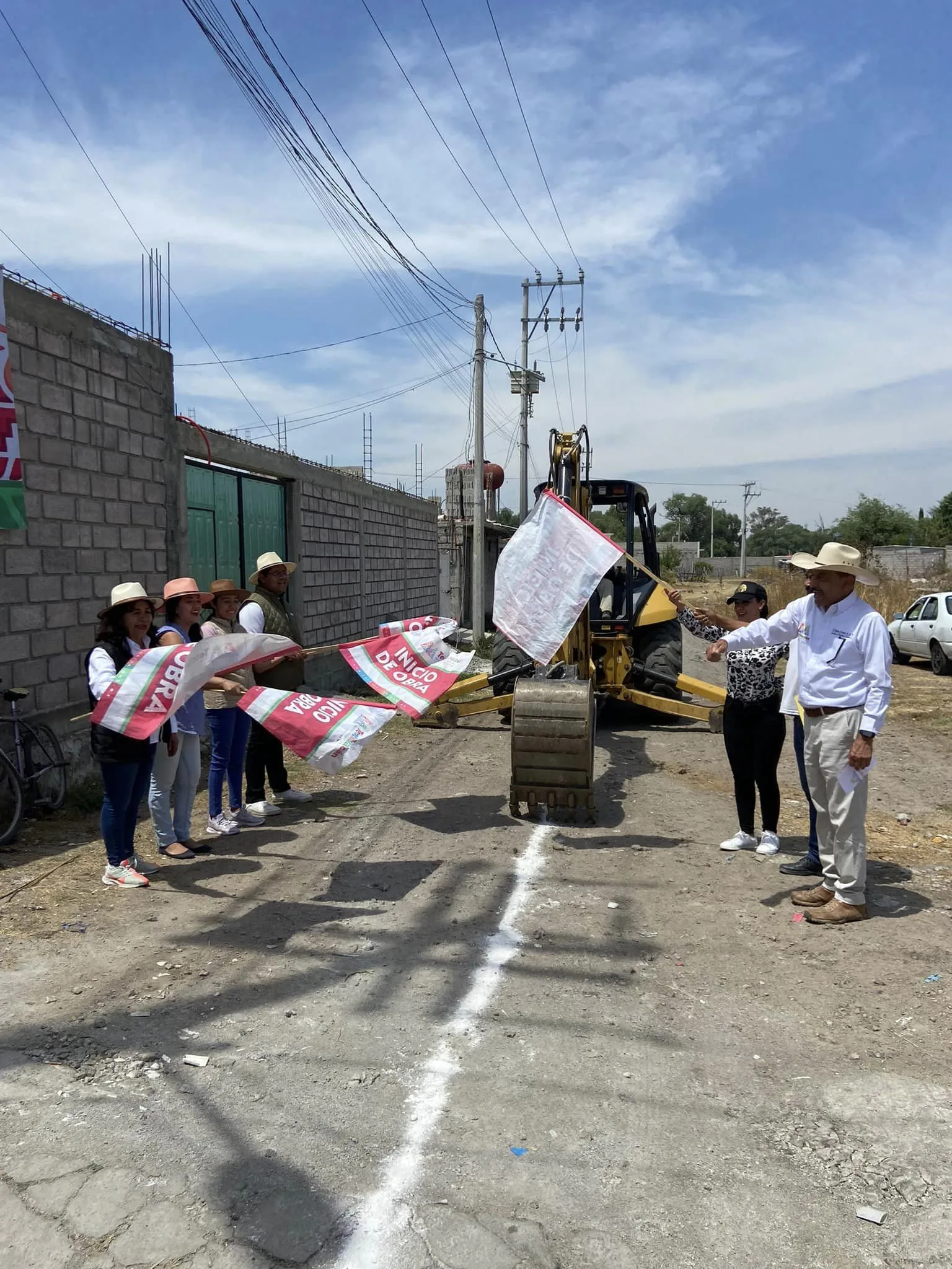 1679859573 Banderazo de inicio a la obra de Introduccion de drenaje jpg